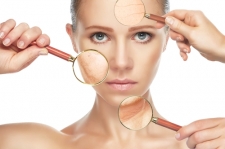 Injections d’acide hyaluronique contre le vieillissement du visage