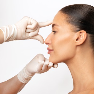 Tout savoir sur la rhinoplastie de préservation hybride en Wallonie